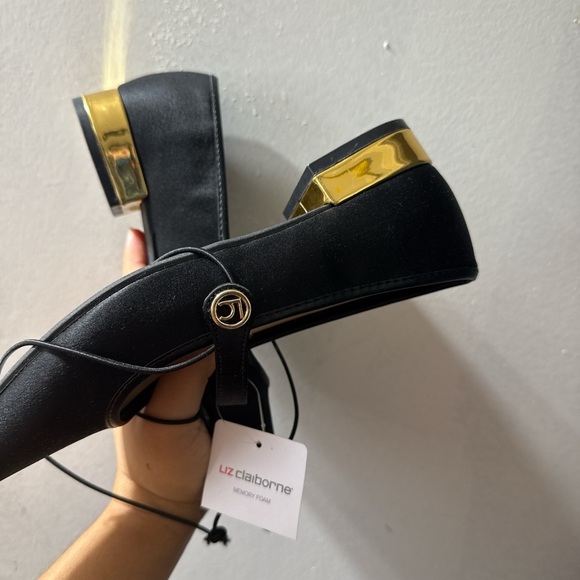 Liz Claiborne Black Flats with Gold Heel - Picture 3 of 5